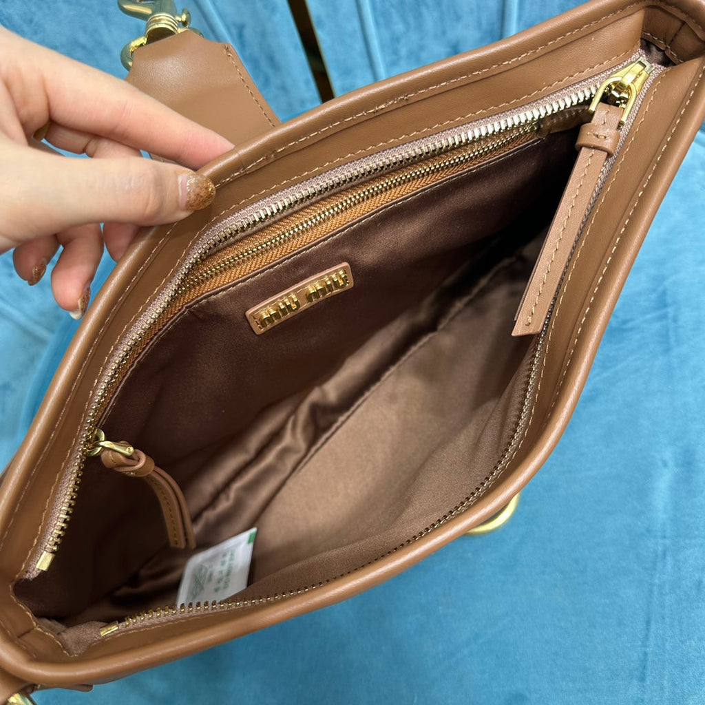 Shoulder Bag 33 in Brown Calfskin Gold Hardware