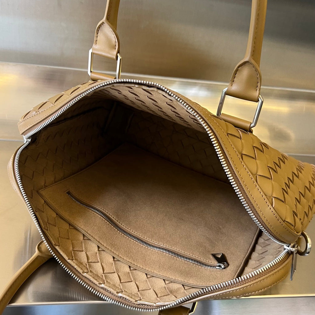 Bottega Veneta Slim Intrecciato Briefcase 36 Caramel Brown Calfskin Bag