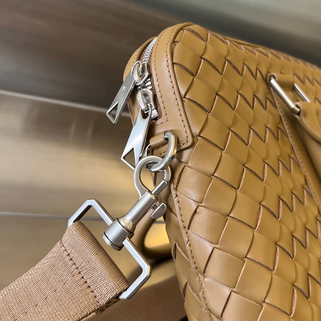 Bottega Veneta Slim Intrecciato Briefcase 36 Caramel Brown Calfskin Bag