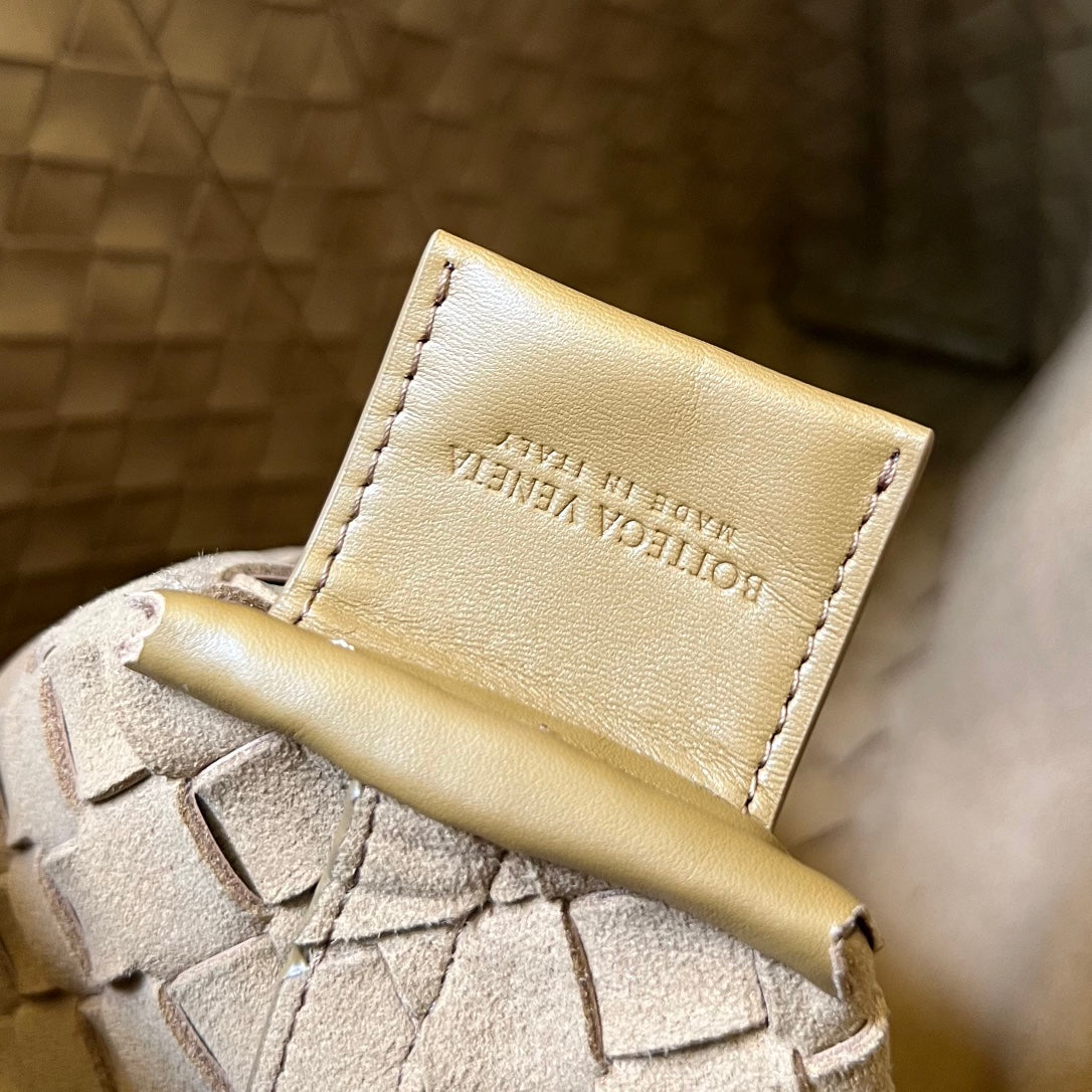 Bottega Veneta Slim Intrecciato Briefcase 36 Caramel Brown Calfskin Bag