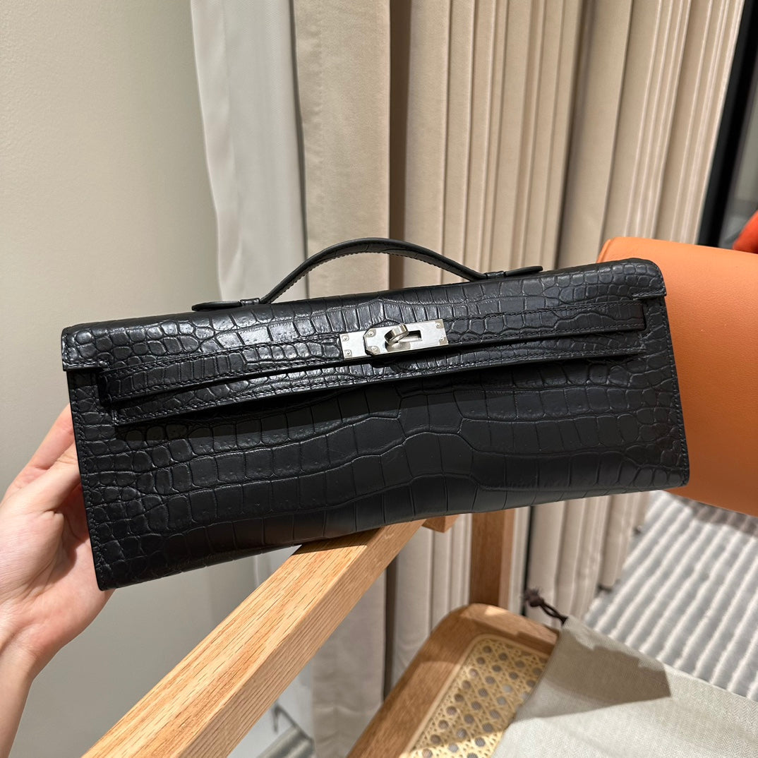 Hermes Kelly Cut 31 in Black Shiny Alligator Leather with Silver Hardware Bag