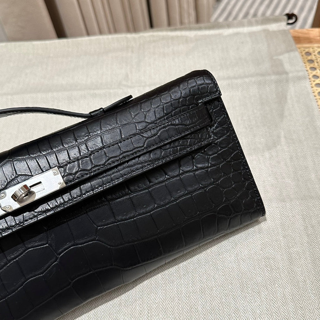 Hermes Kelly Cut 31 in Black Shiny Alligator Leather with Silver Hardware Bag
