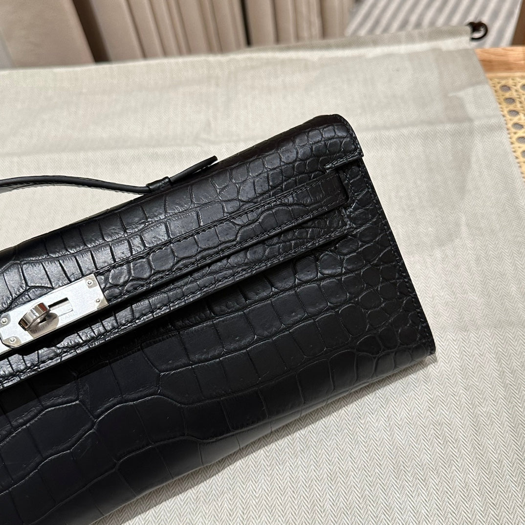 Hermes Kelly Cut 31 in Black Shiny Alligator Leather with Silver Hardware Bag