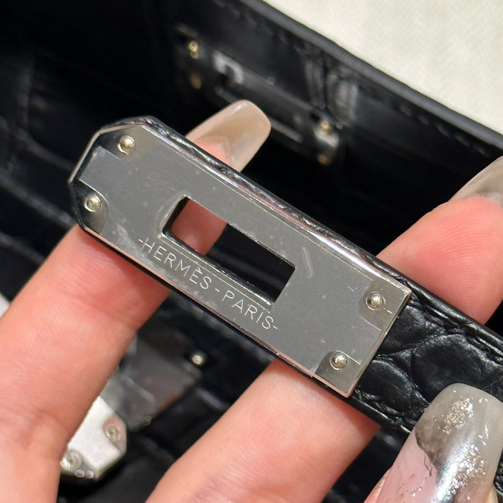Hermes Kelly Cut 31 in Black Shiny Alligator Leather with Silver Hardware Bag
