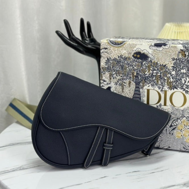 Saddle 28 Bag in Black Lambskin