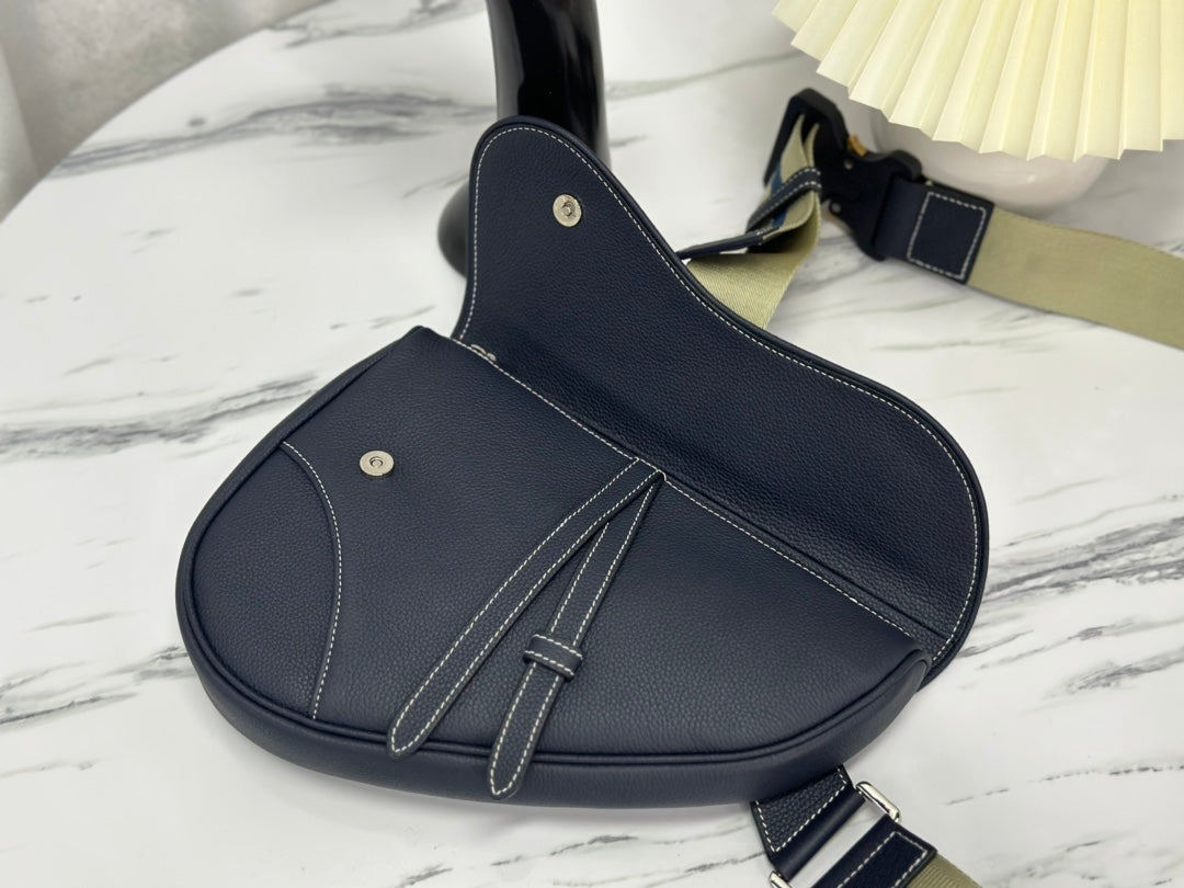 Saddle 28 Bag in Black Lambskin