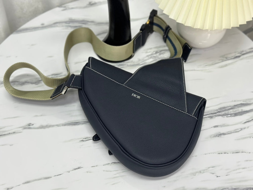 Saddle 28 Bag in Black Lambskin