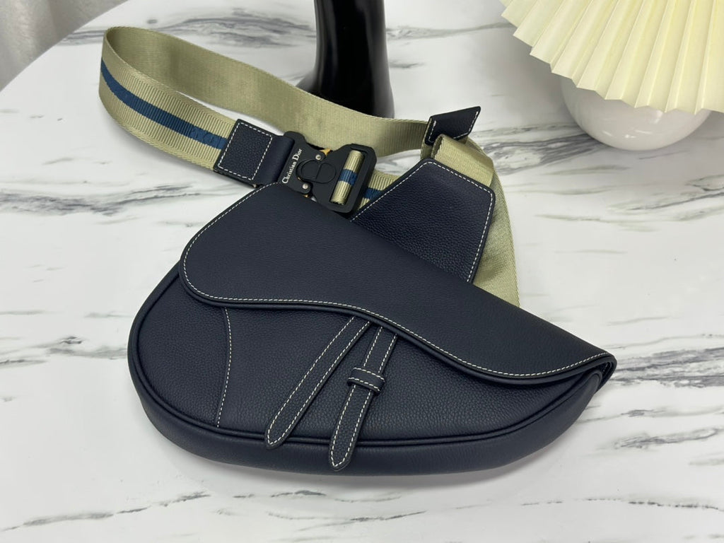 Saddle 28 Bag in Black Lambskin