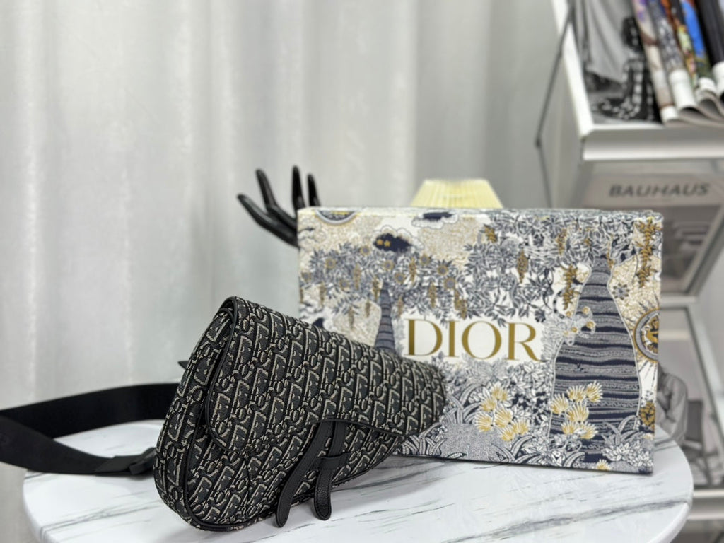 Saddle 28 Bag in Black Oblique Jacquard