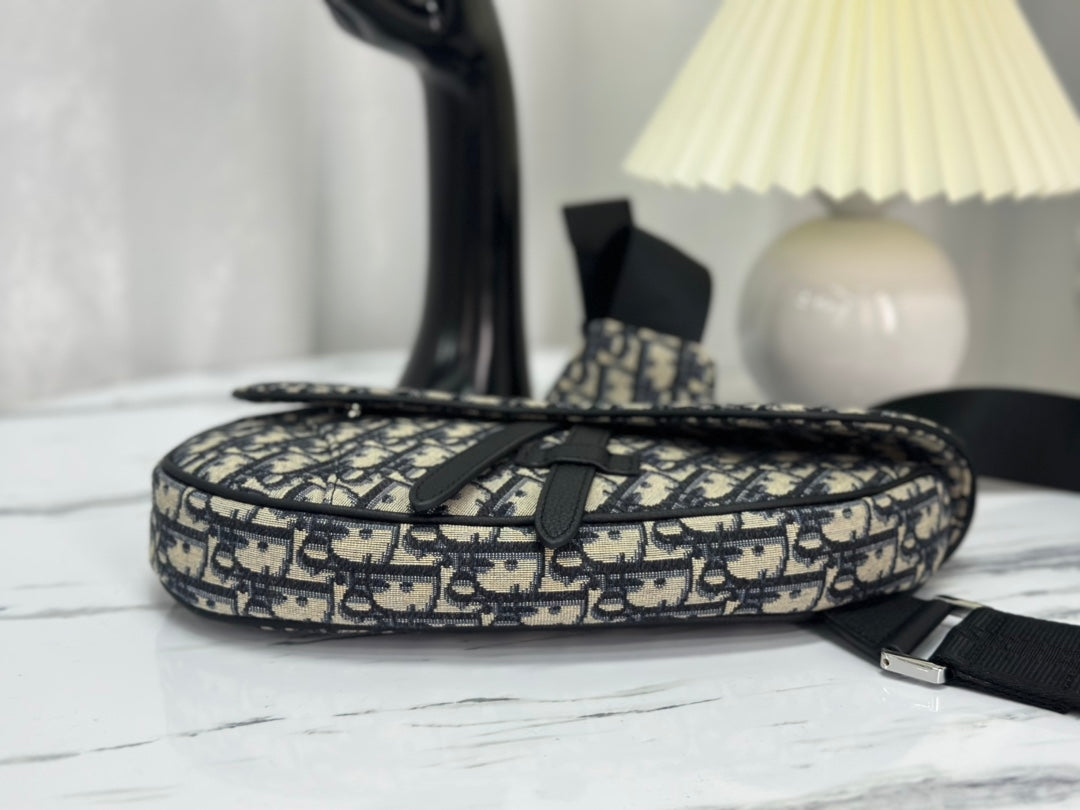 Saddle 28 Bag in Beige and Black Oblique Jacquard