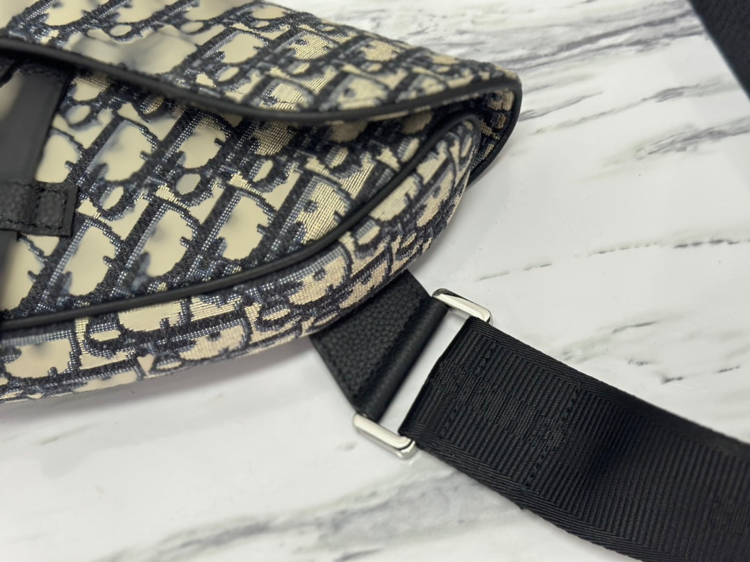 Saddle 28 Bag in Beige and Black Oblique Jacquard