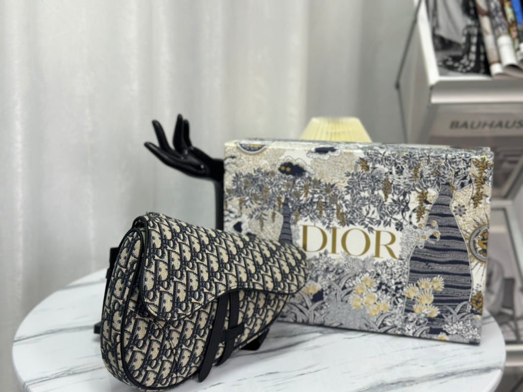 Saddle 28 Bag in Beige and Black Oblique Jacquard