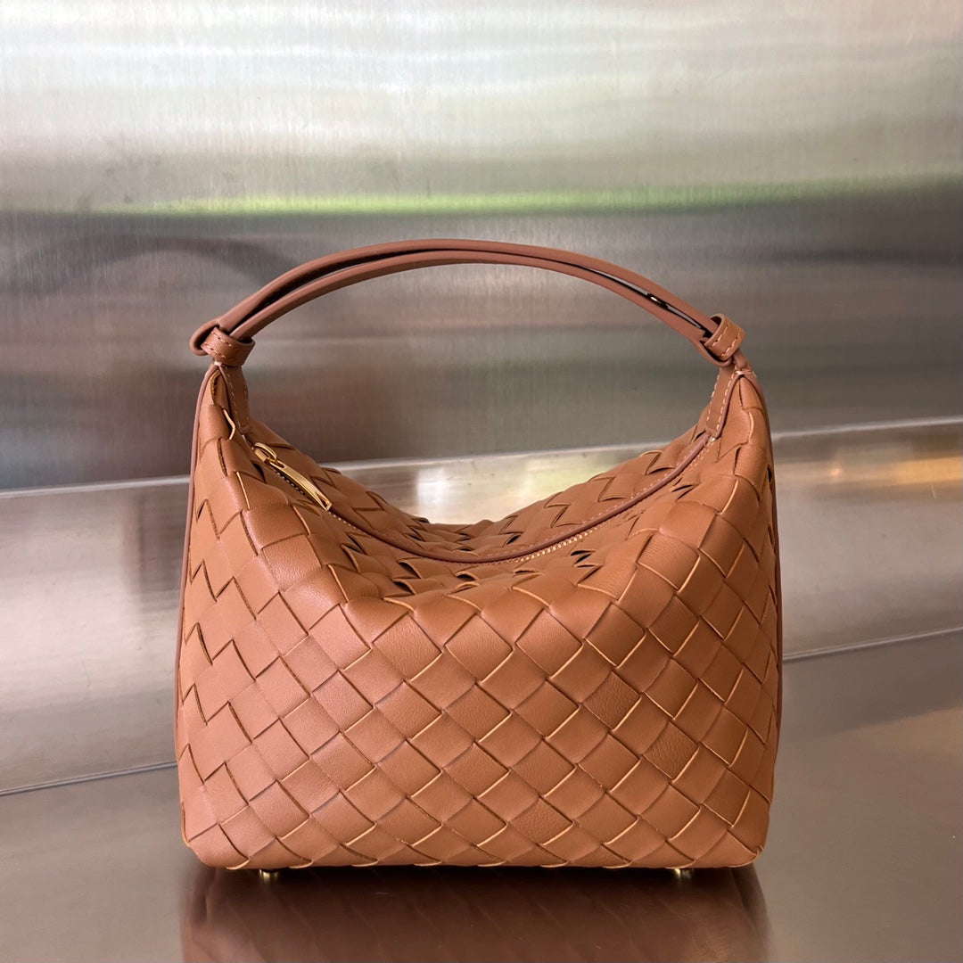 Bottega Veneta Wallace 22 Bag in Russet Brown Calfskin