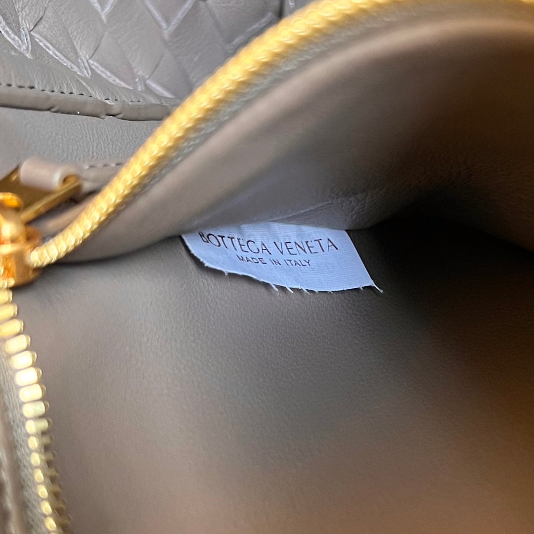 Bottega Veneta Small Andiamo 29 in Beaver Brown Lambskin Bag