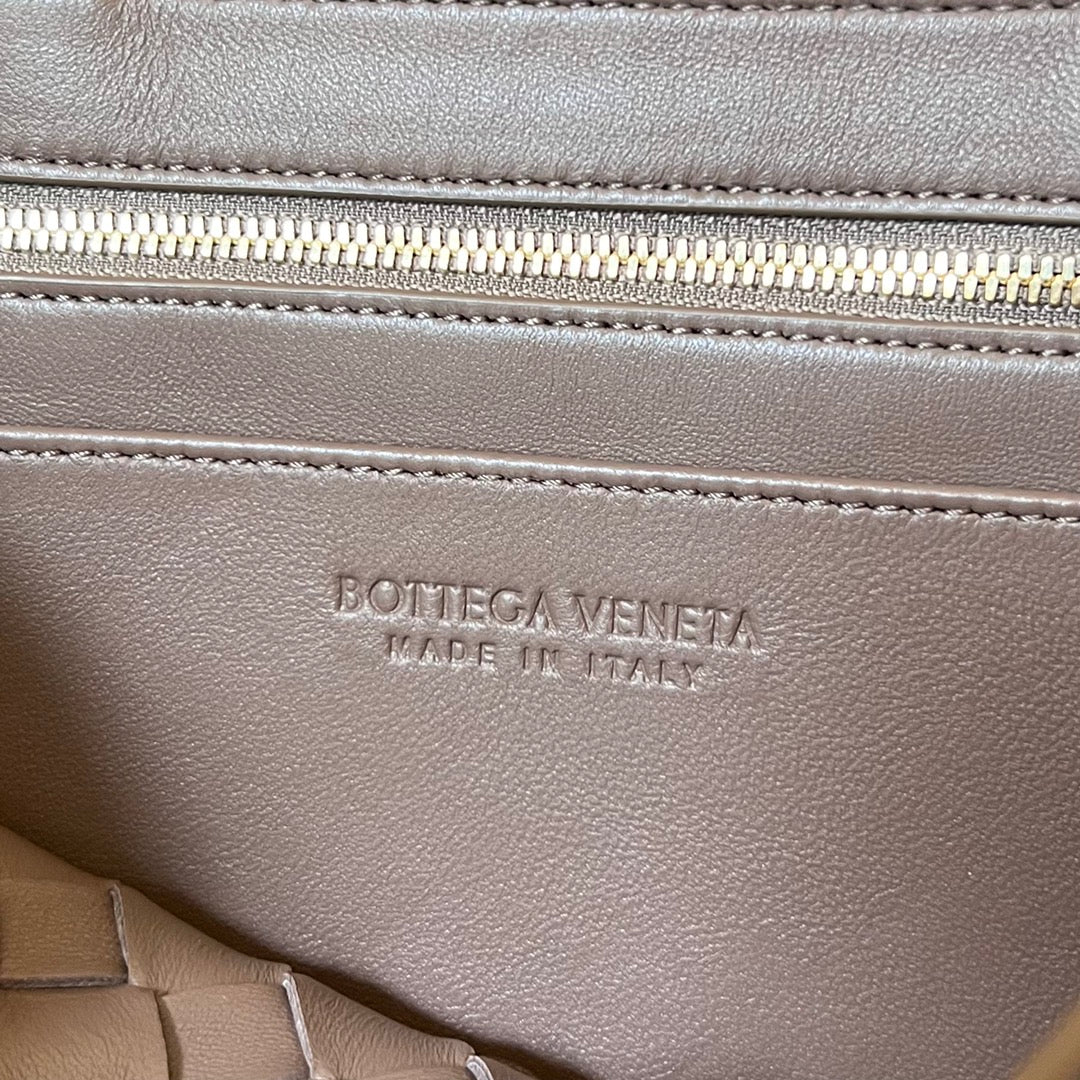 Bottega Veneta Small Andiamo 29 in Beaver Brown Lambskin Bag