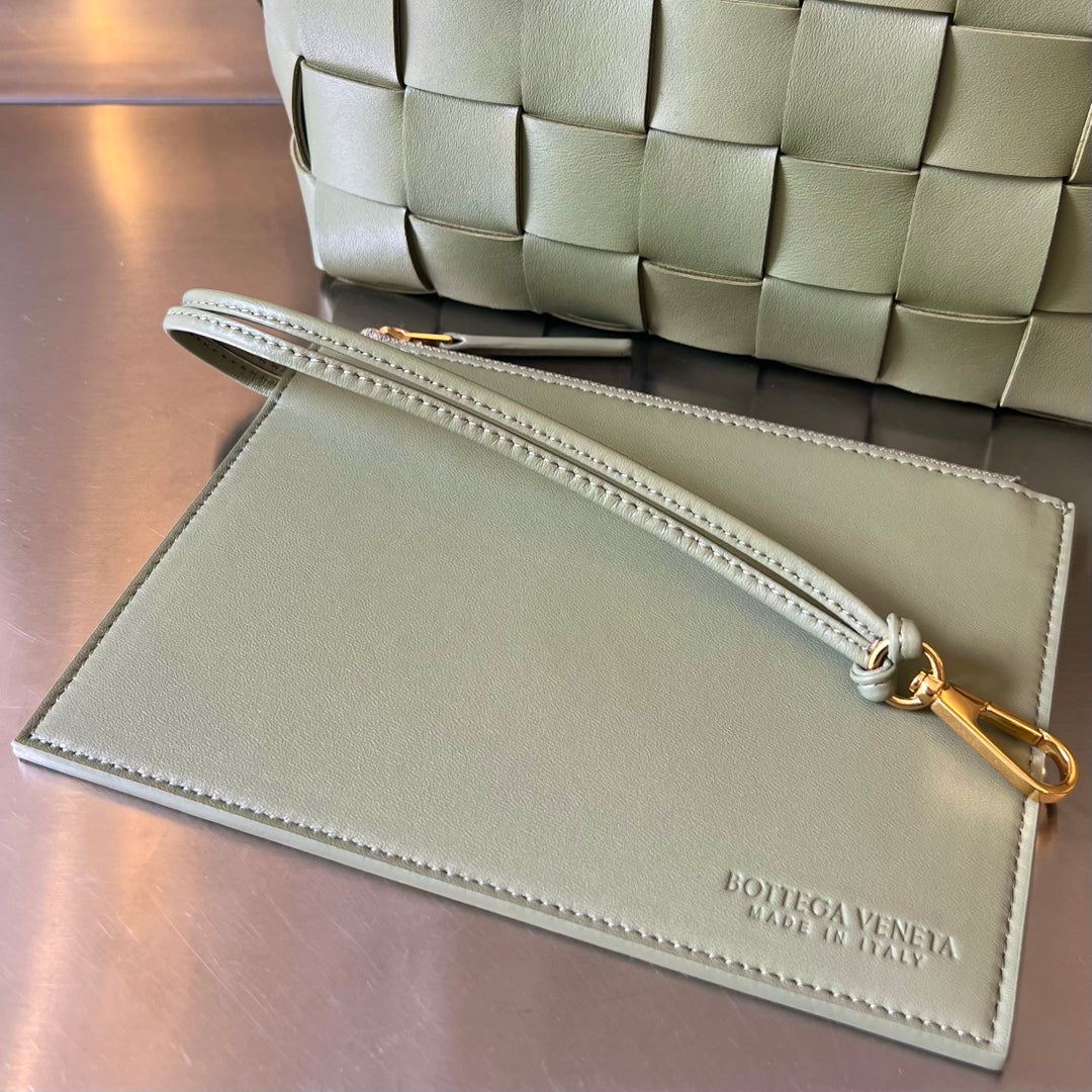 Bottega Veneta Small 22 Cassette in Eicru Beige Lambskin Bag