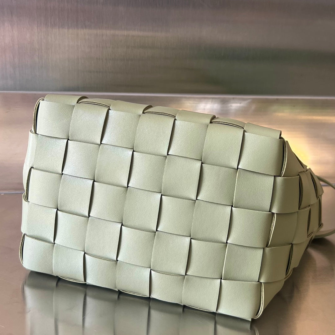 Bottega Veneta Small 22 Cassette in Eicru Beige Lambskin Bag