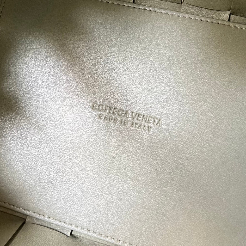 Bottega Veneta Small 22 Cassette in Eicru Beige Lambskin Bag