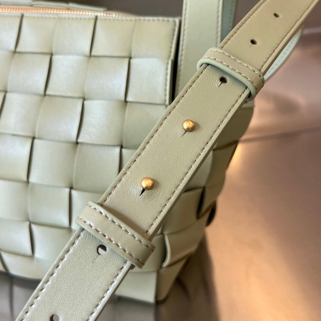 Bottega Veneta Small 22 Cassette in Eicru Beige Lambskin Bag