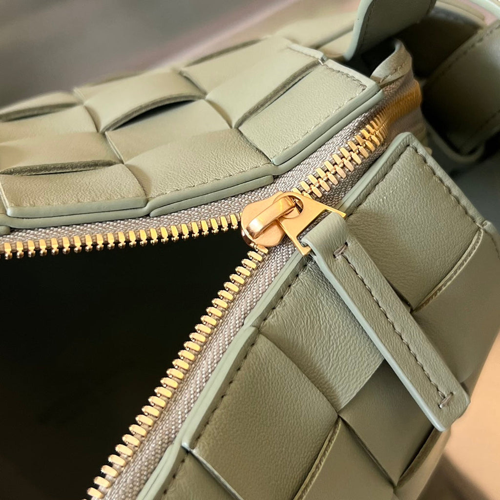 Bottega Veneta Small 22 Cassette in Eicru Beige Lambskin Bag