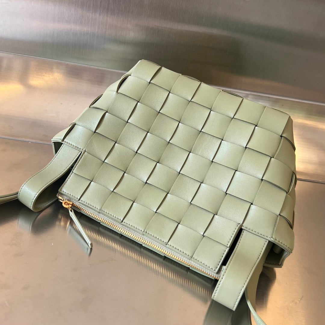 Bottega Veneta Small 22 Cassette in Eicru Beige Lambskin Bag