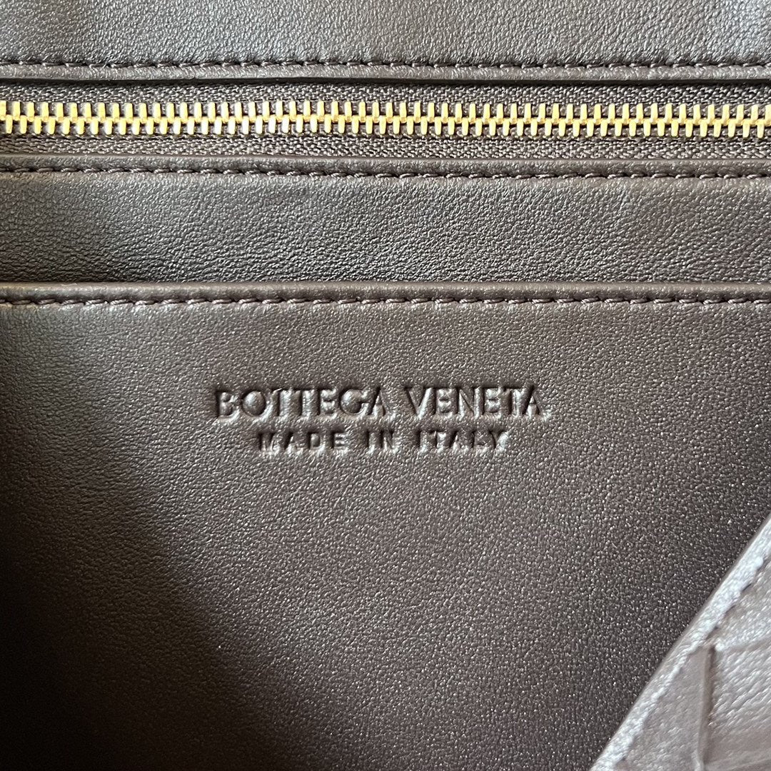 Bottega Veneta Small Andiamo 29 in Dark Brown Lambskin Bag