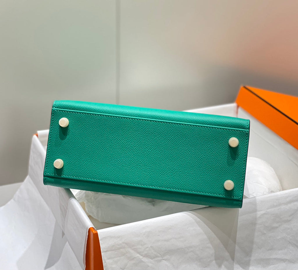 Hermes Kelly 25cm in Vert Vertigo Epsom Calfskin Gold Hardware Bag