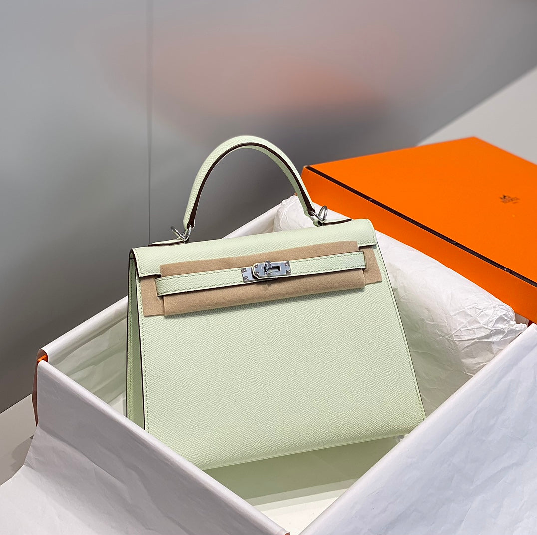 Hermes Kelly 25cm in Vert Fizz Swift Calfskin Silver Hardware Bag