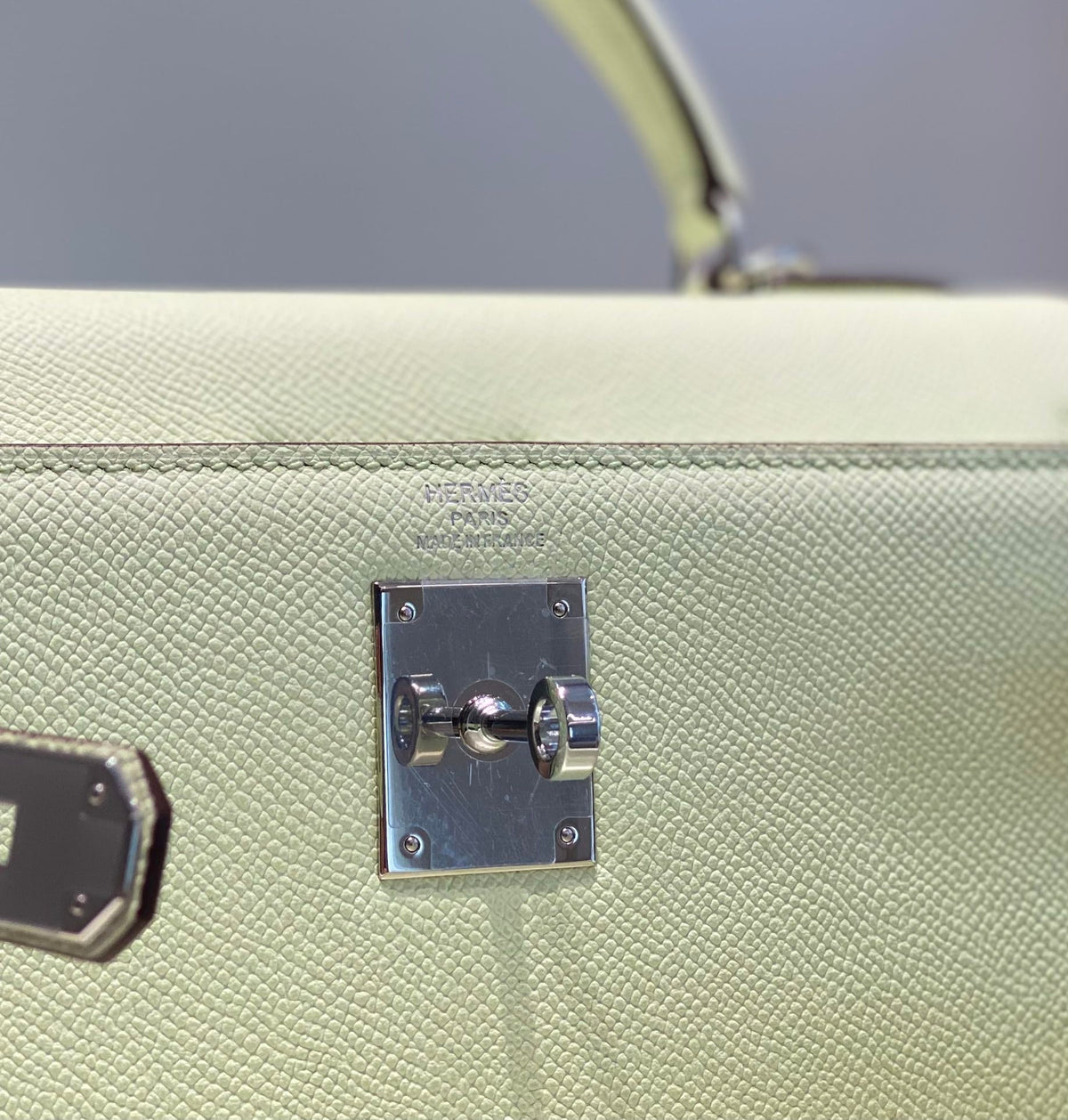 Hermes Kelly 28cm in Vert Fizz Swift Calfskin Silver Hardware Bag