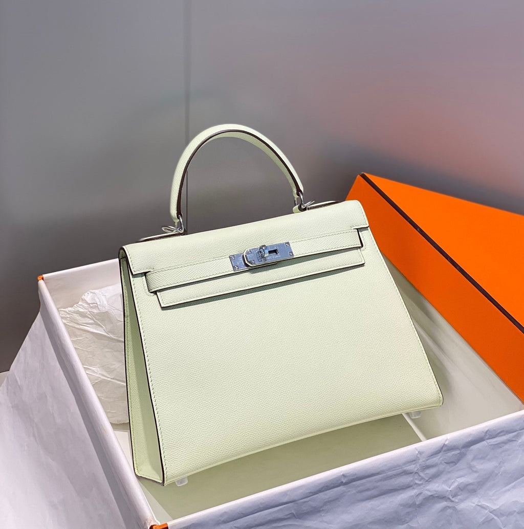Hermes Kelly 28cm in Vert Fizz Swift Calfskin Silver Hardware Bag