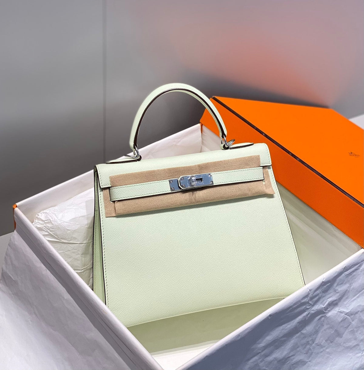 Hermes Kelly 28cm in Vert Fizz Swift Calfskin Silver Hardware Bag