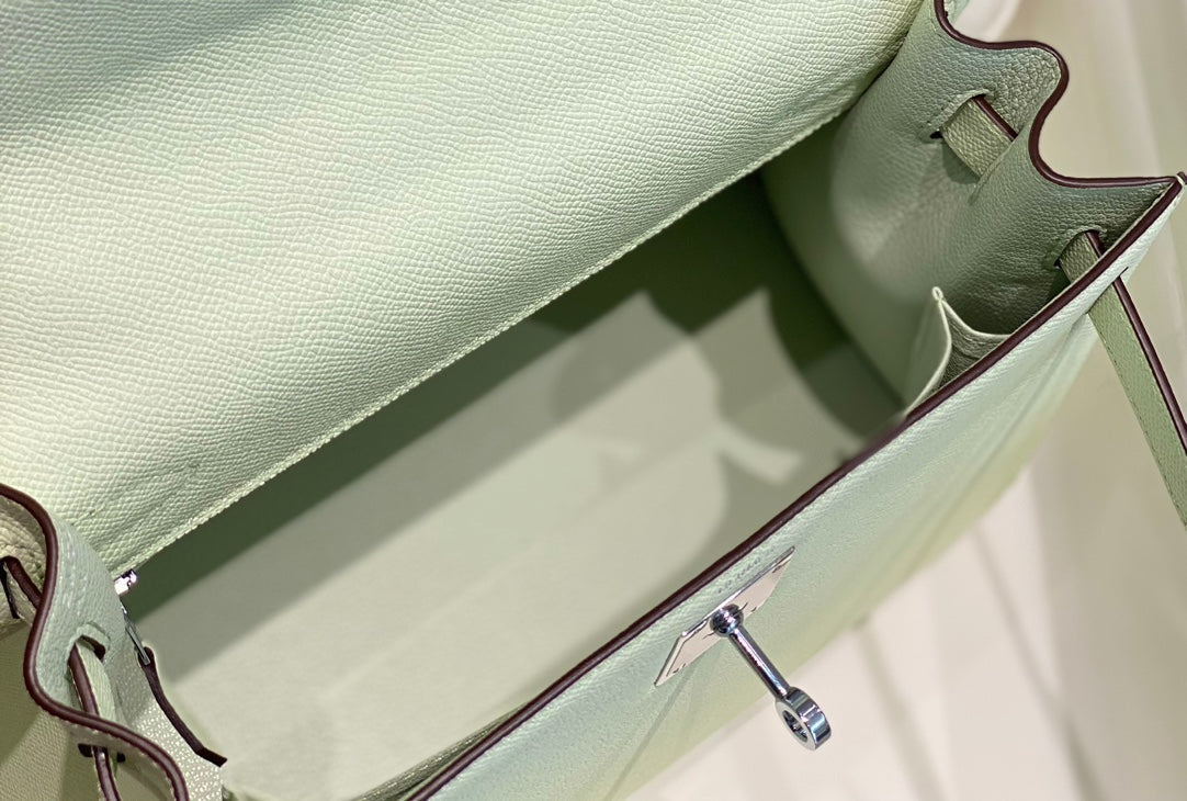 Hermes Kelly 28cm in Vert Fizz Swift Calfskin Silver Hardware Bag
