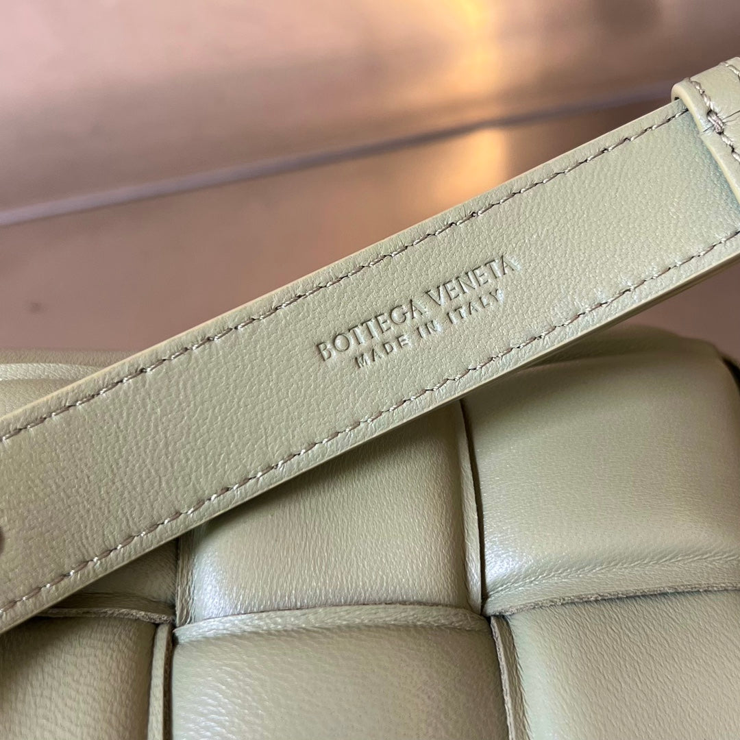 Bottega Veneta Mini Cassette 18 in White Cream Lambskin Bag