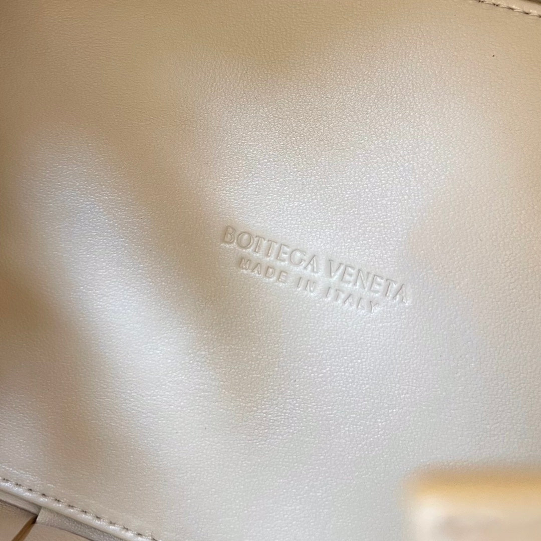 Bottega Veneta Small 22 Cassette in Beige Lambskin Bag