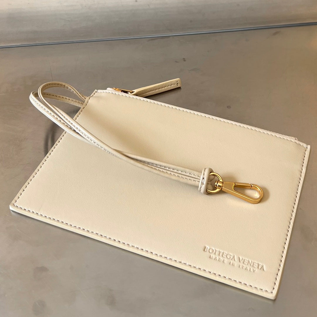 Bottega Veneta Small 22 Cassette in Beige Lambskin Bag