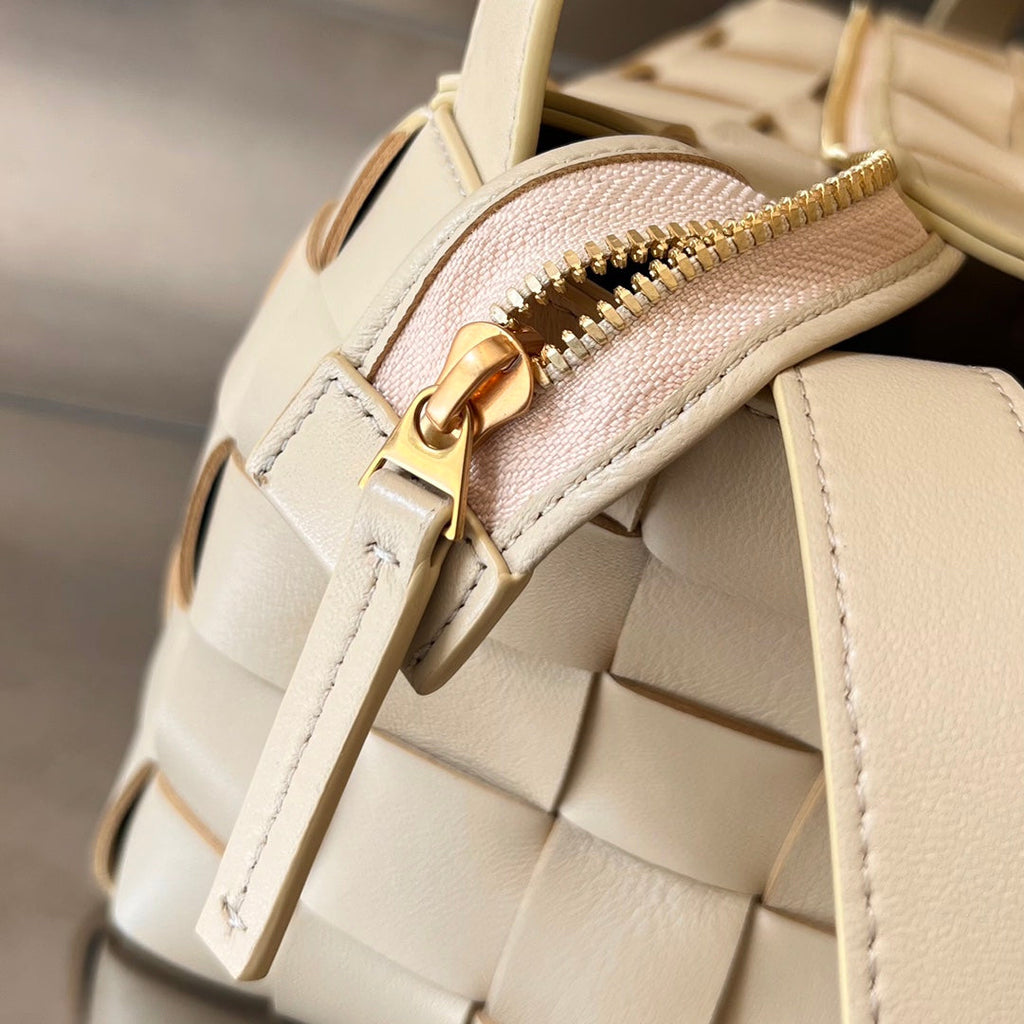 Bottega Veneta Small 22 Cassette in Beige Lambskin Bag