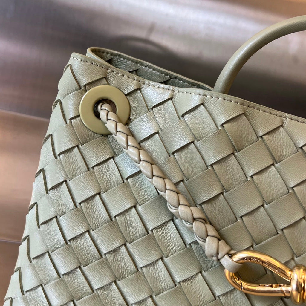 Bottega Veneta Small Andiamo 29 in Ecru Beige Lambskin Bag