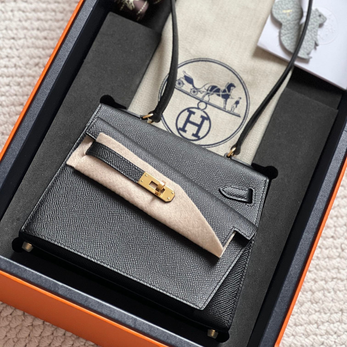 Hermes Kelly Desordre 20 in Black Epsom Leather with Gold Hardware Bag