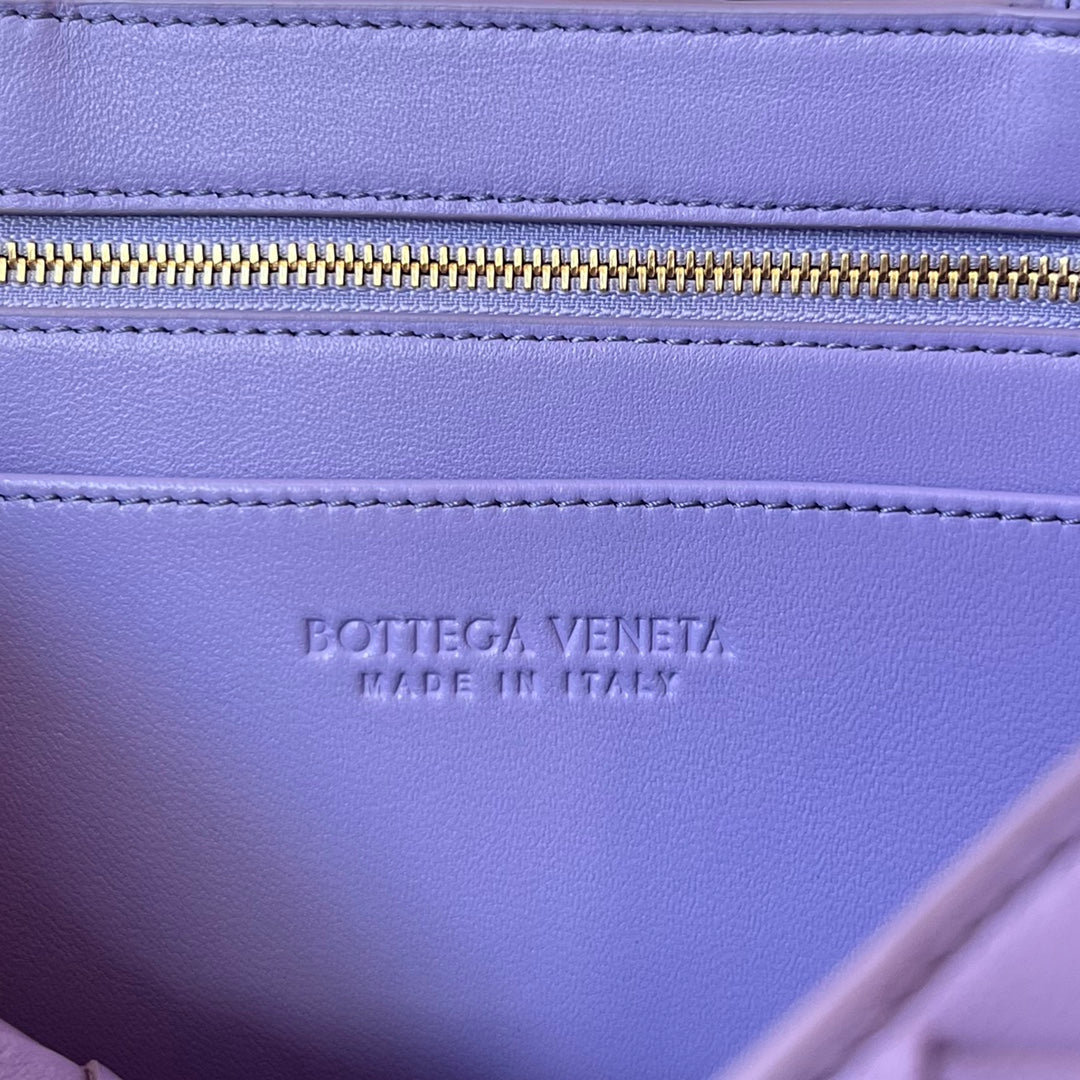 Bottega Veneta Small Andiamo 29 in Light Purple Lambskin Bag