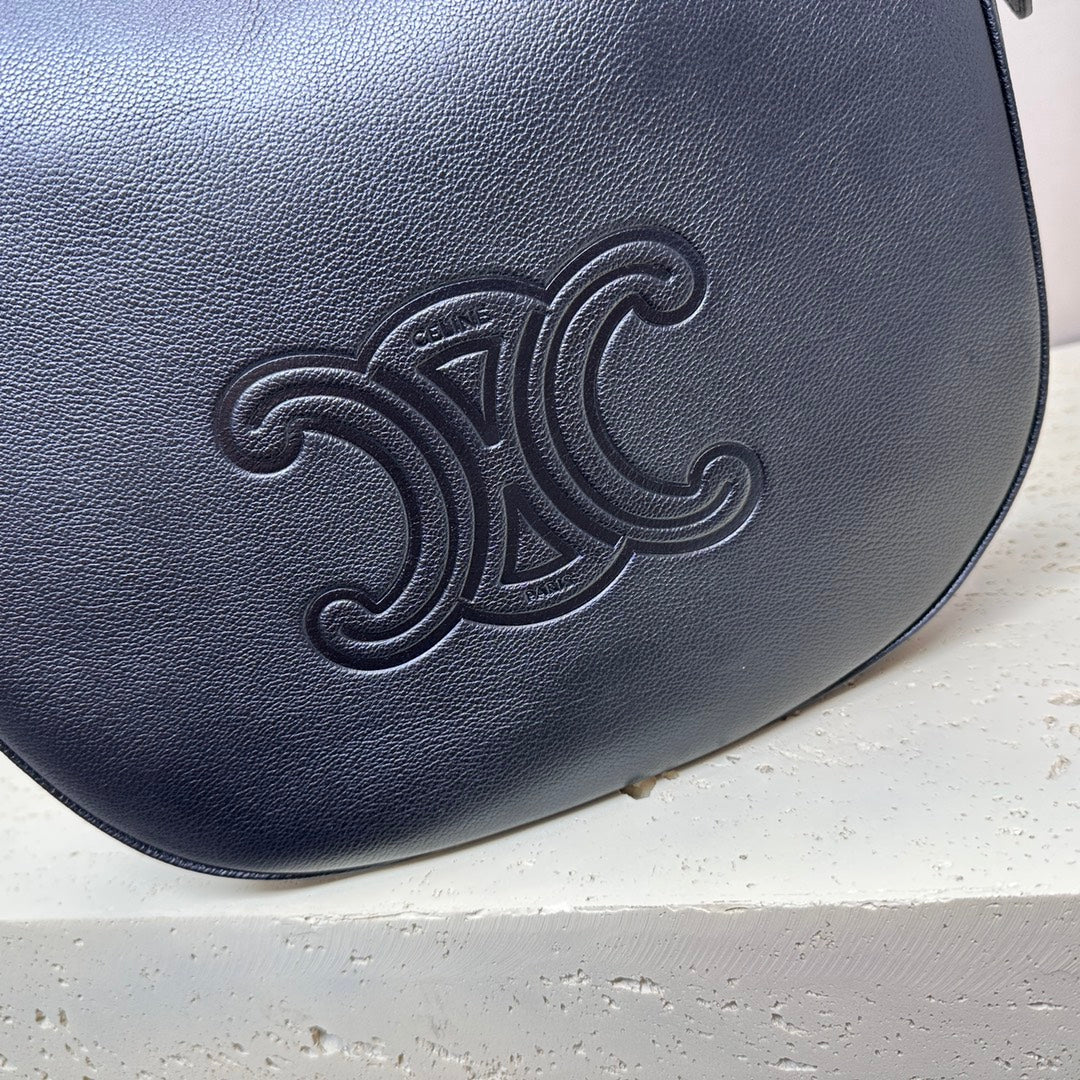 Celine Medium 30 Heloïse Bag Cuir Triomphe in Black Supple Calfskin