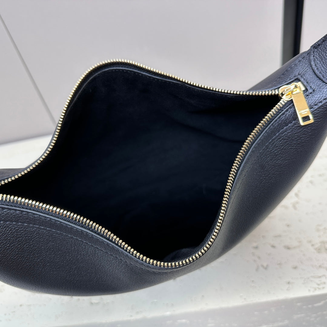 Celine Medium 30 Heloïse Bag Cuir Triomphe in Black Supple Calfskin