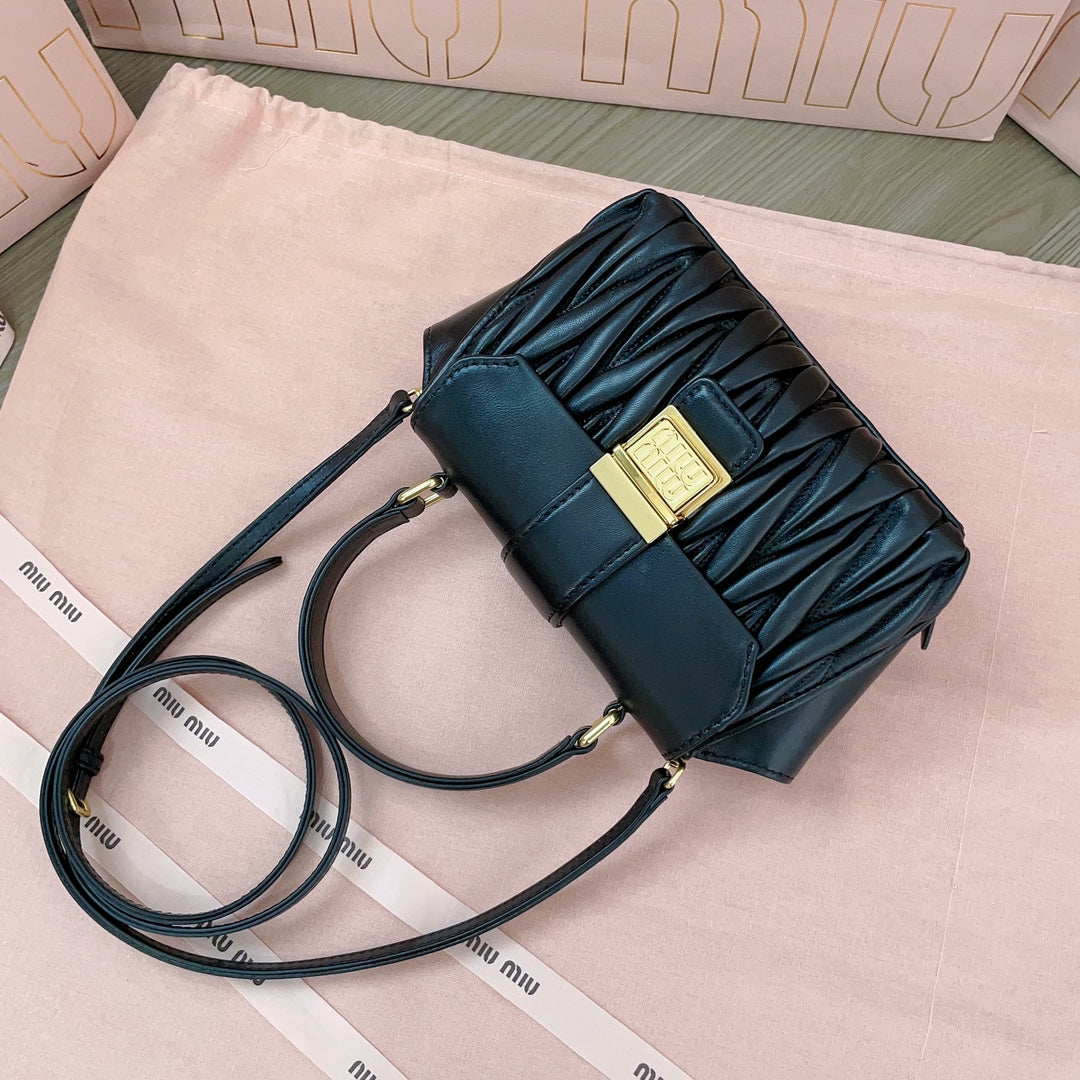 Matelassé Bag 17 in Black Lambskin Gold Hardware