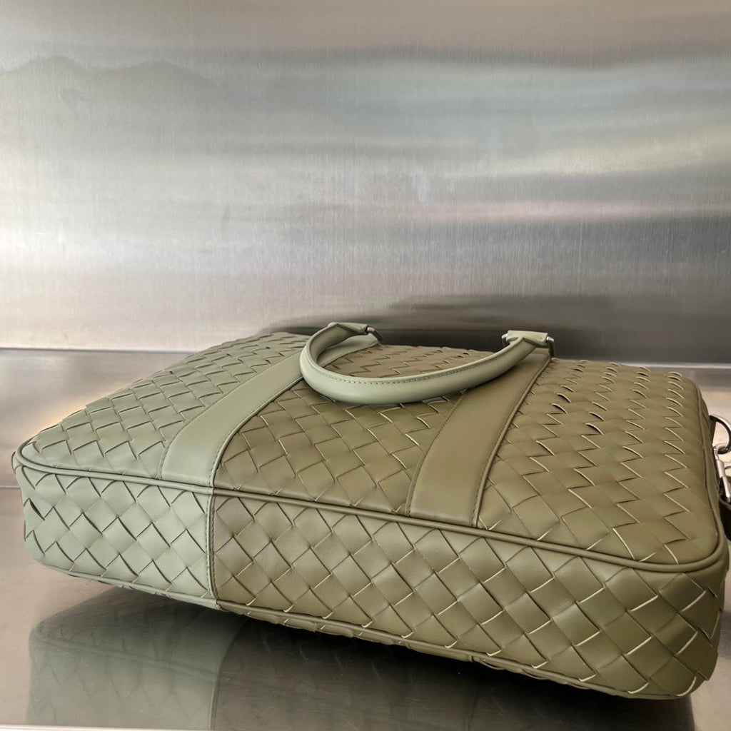 Bottega Veneta Large Intrecciato 40 Briefcase in Mud Mix Travertine Calfskin Bag