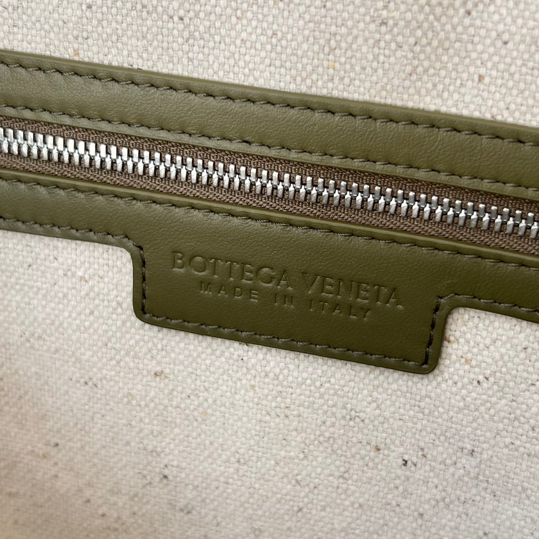 Bottega Veneta Large Intrecciato 40 Briefcase in Mud Mix Travertine Calfskin Bag