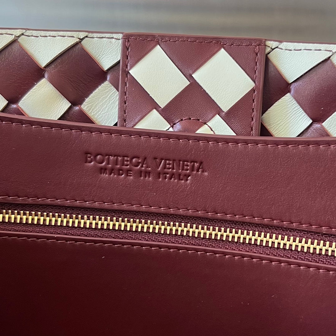 Bottega Veneta Medium Andiamo 32 in Red White Calfskin Bag