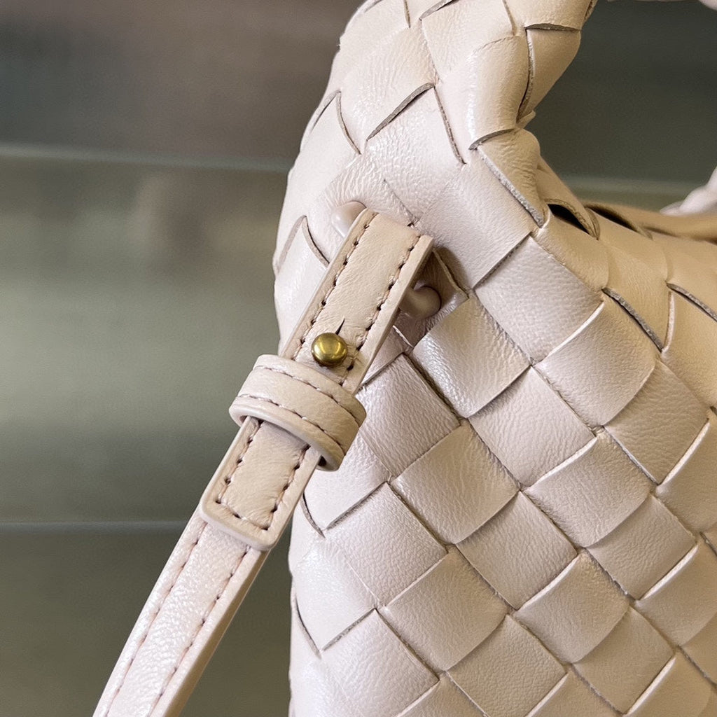 Bottega Veneta Mini Hop 25 in Soft Peach Calfskin Bag