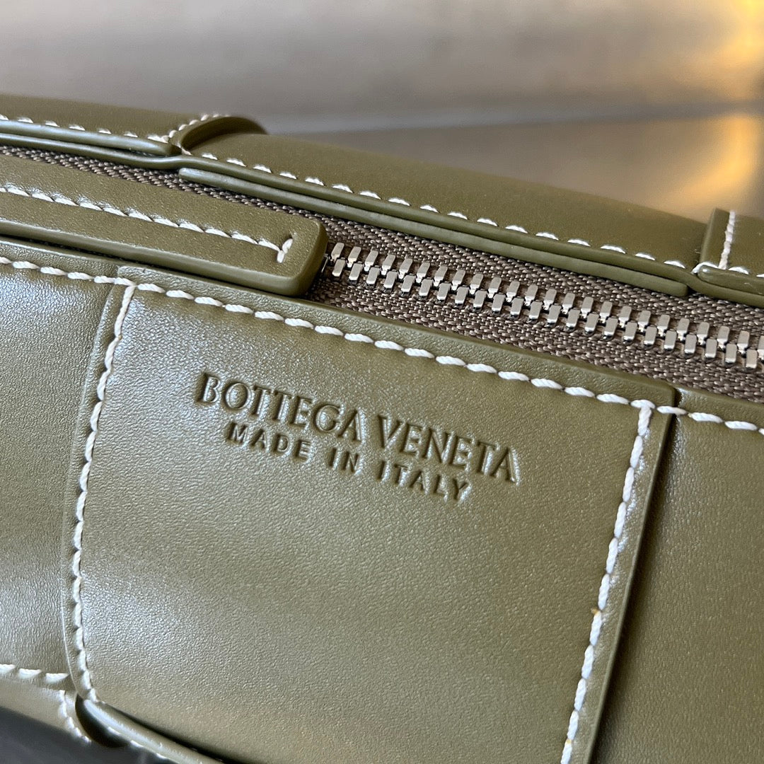 Bottega Veneta Small Cylinder Cassette 21 in Tobacco Brown Calfskin Bag