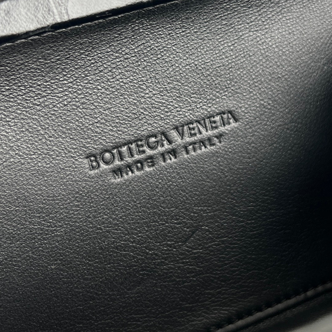 Bottega Veneta Knot 19 in Black Crocodile Pattern Calfskin Bag