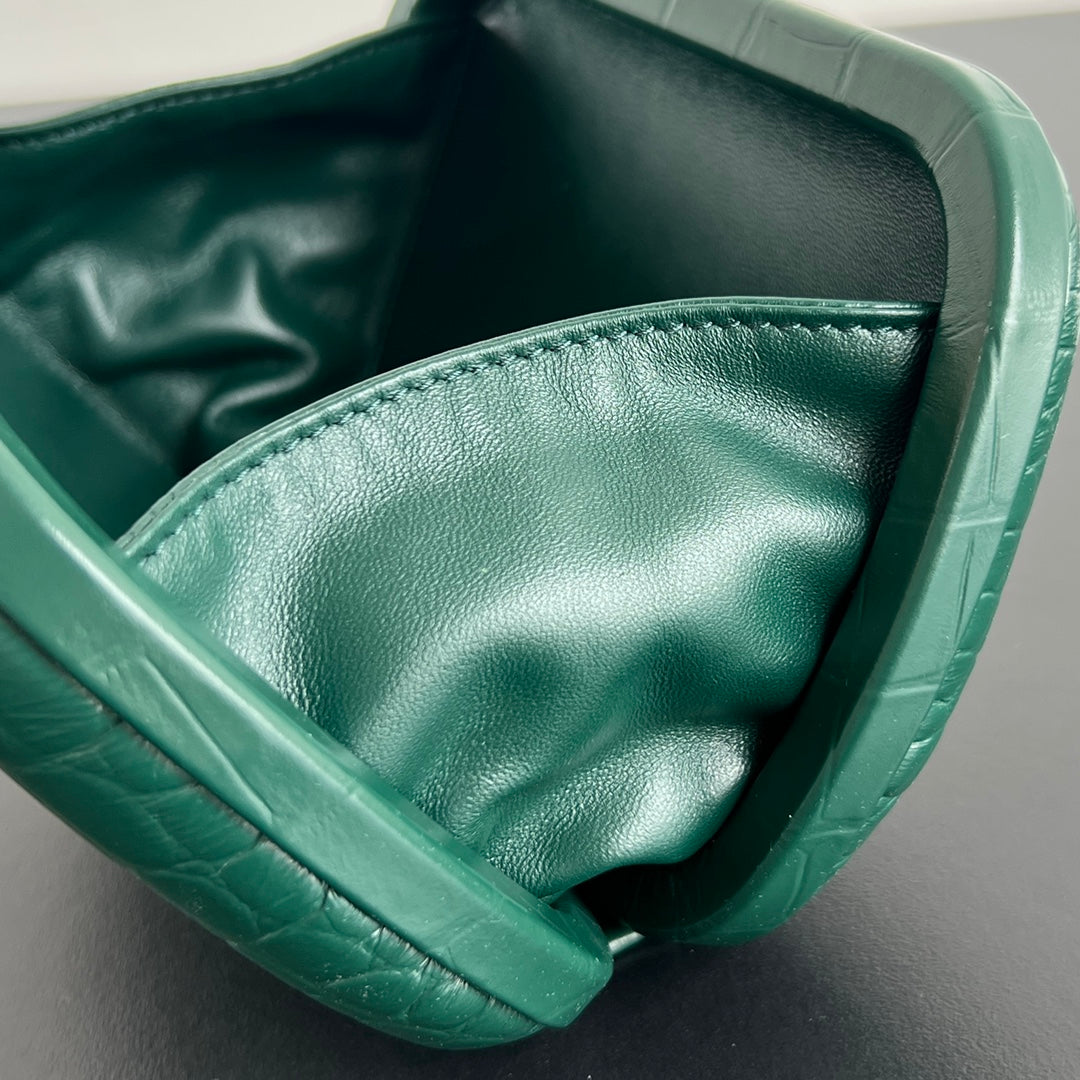 Bottega Veneta Knot 19 in Eden Green Crocodile Pattern Calfskin Bag