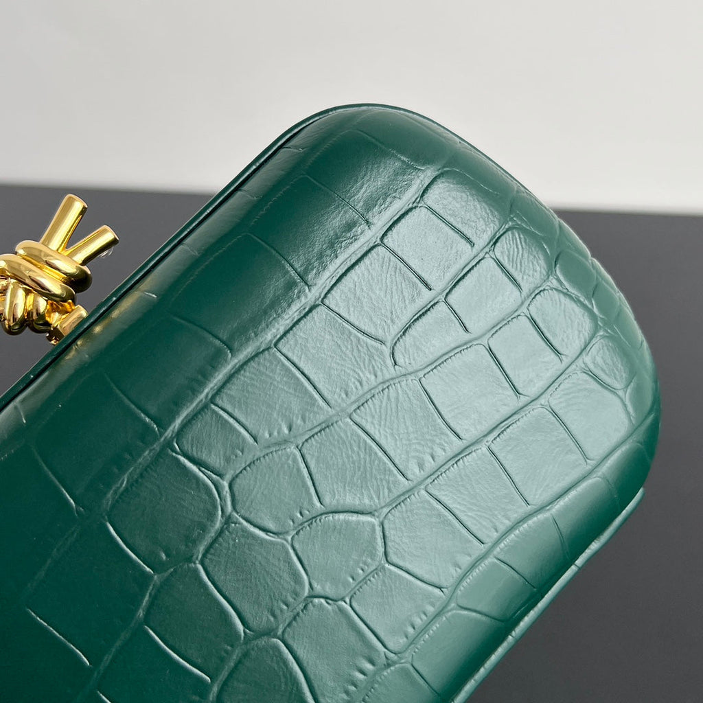 Bottega Veneta Knot 19 in Eden Green Crocodile Pattern Calfskin Bag